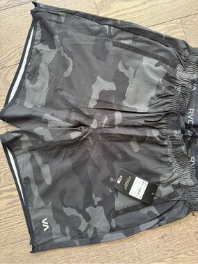 RVCA YOGGER STRETCH 17" SHORT | CAMO | Medium
